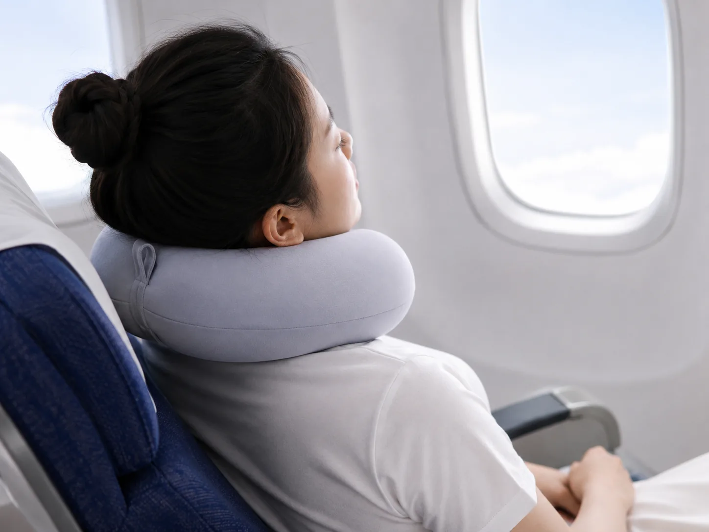 Classic U-Pillow JZ001 — Product scene