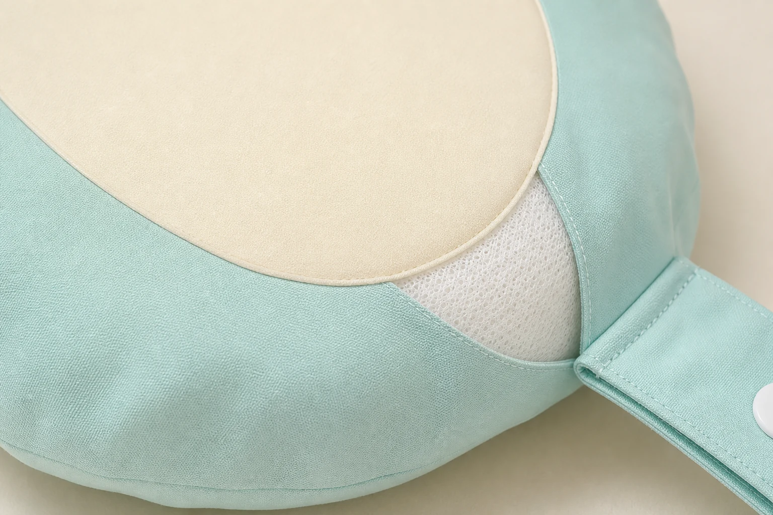 Shell Maternity Pillow YK004 — Ice-silk and mesh close-up